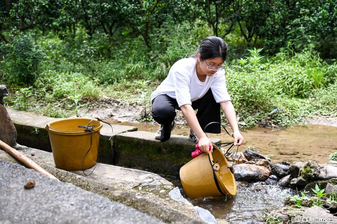 全网追的“扁担女孩”，找了一份暑假工，时薪12元 - 钦州生活资讯 - 钦州28生活网 qinzhou.28life.com